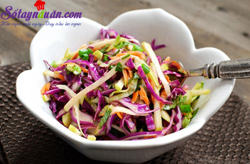 Tươi mát salad táo bắp cải tím